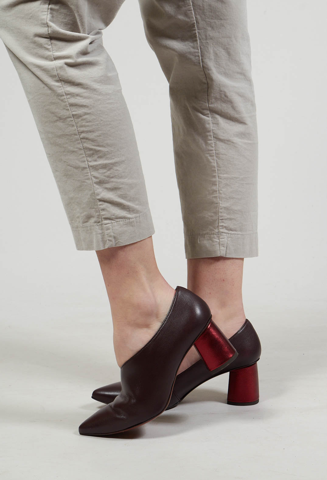 Pointed Heeled Shoes in Goya / Grape