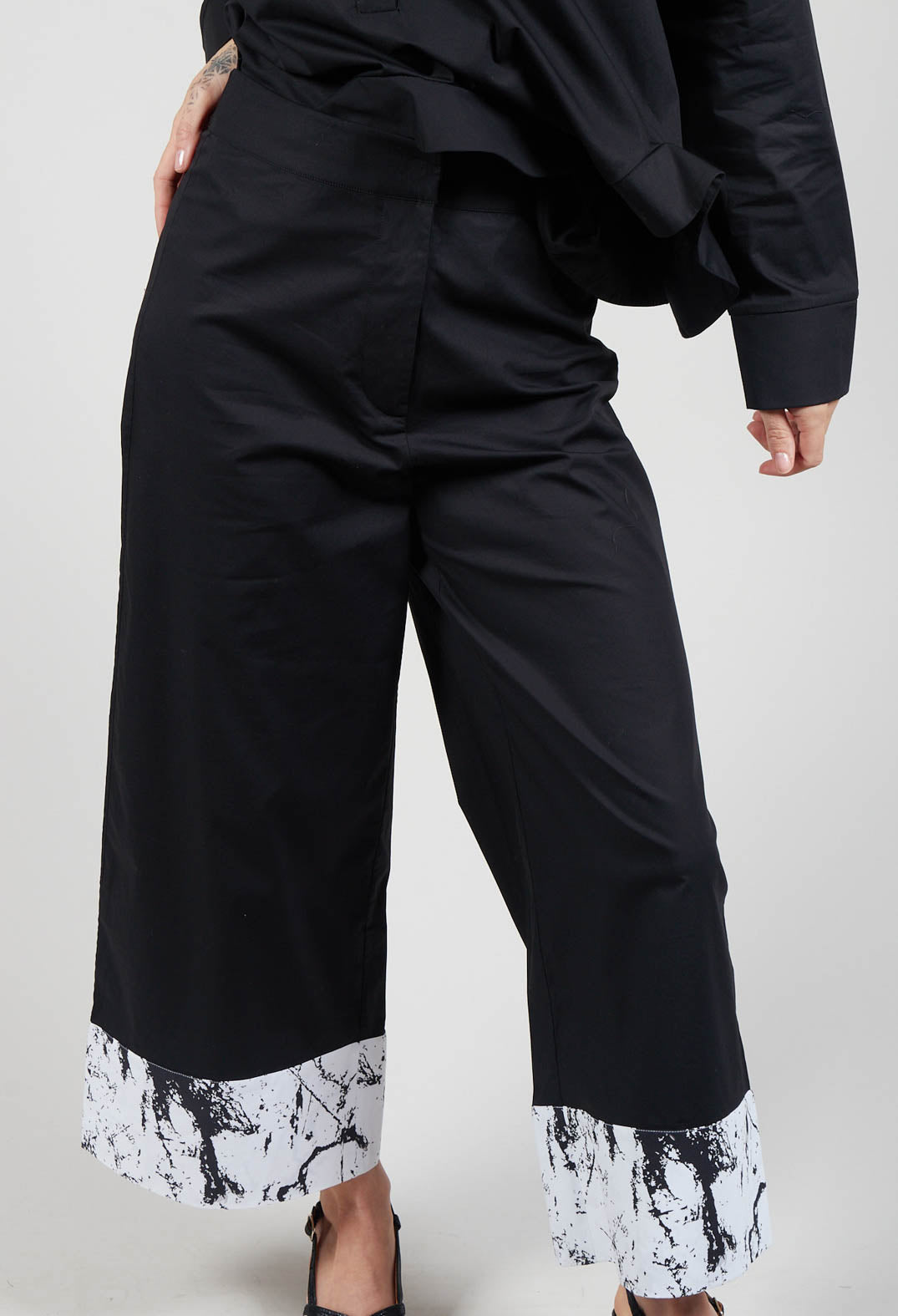 Wide Leg Contrast Trousers in Haruna Black / Print Gaia