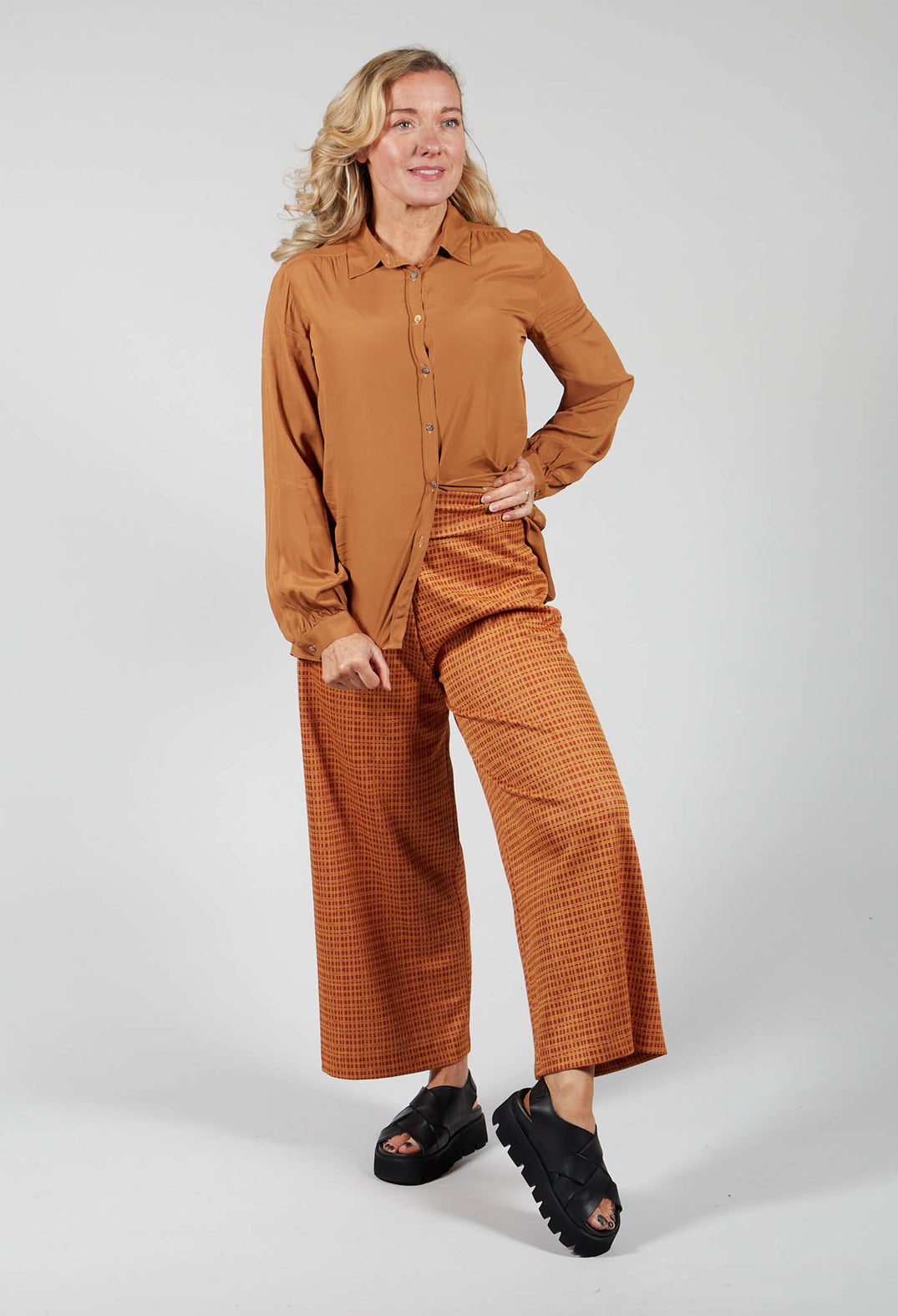 Wide Legged Trousers in Bronzo