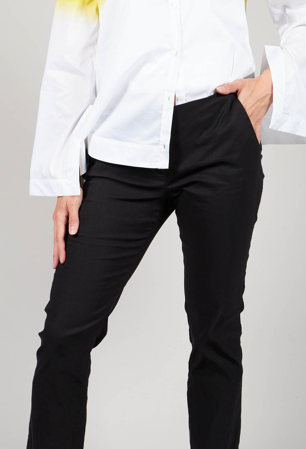 Straight Leg Trousers in Efesto Nero