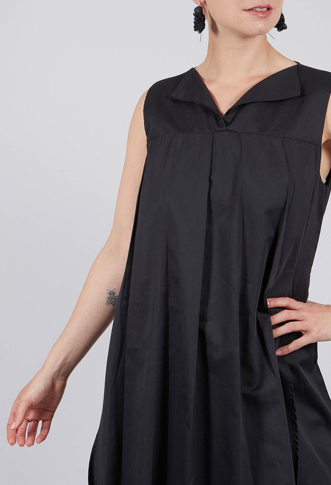 Sleeveless Tunic in Nero