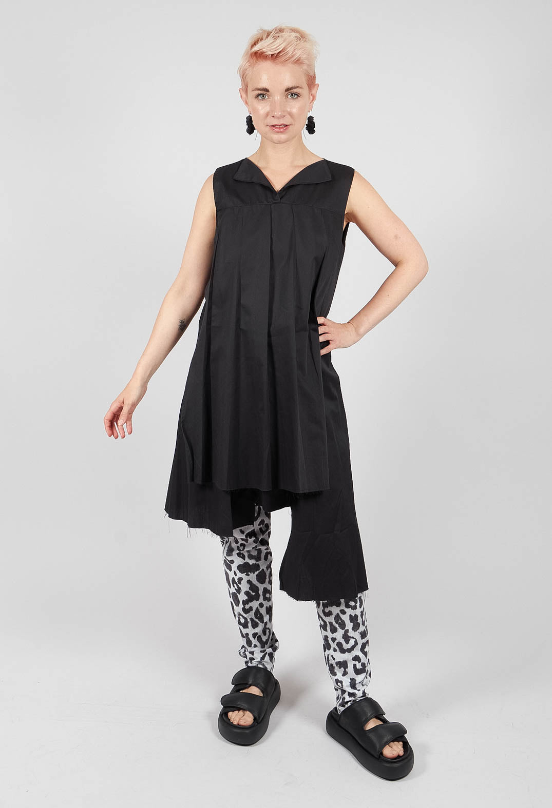 Sleeveless Tunic in Nero