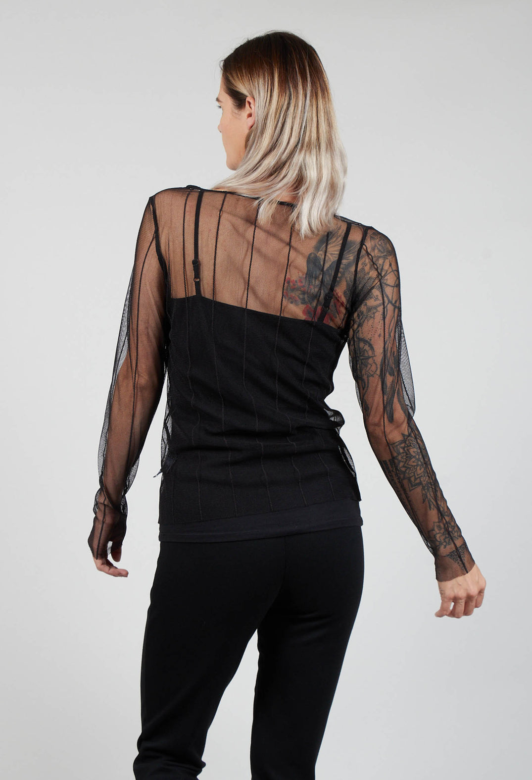 Long Sleeved Olif Net Top with Round Neck in Black