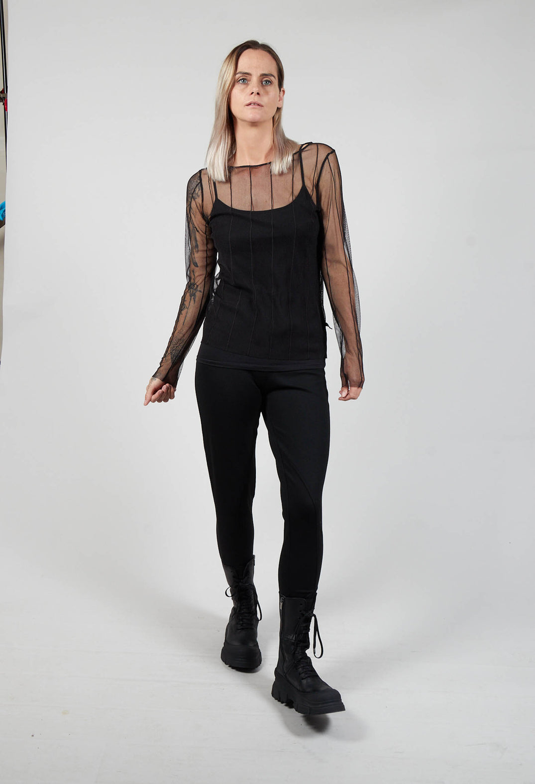 Long Sleeved Olif Net Top with Round Neck in Black