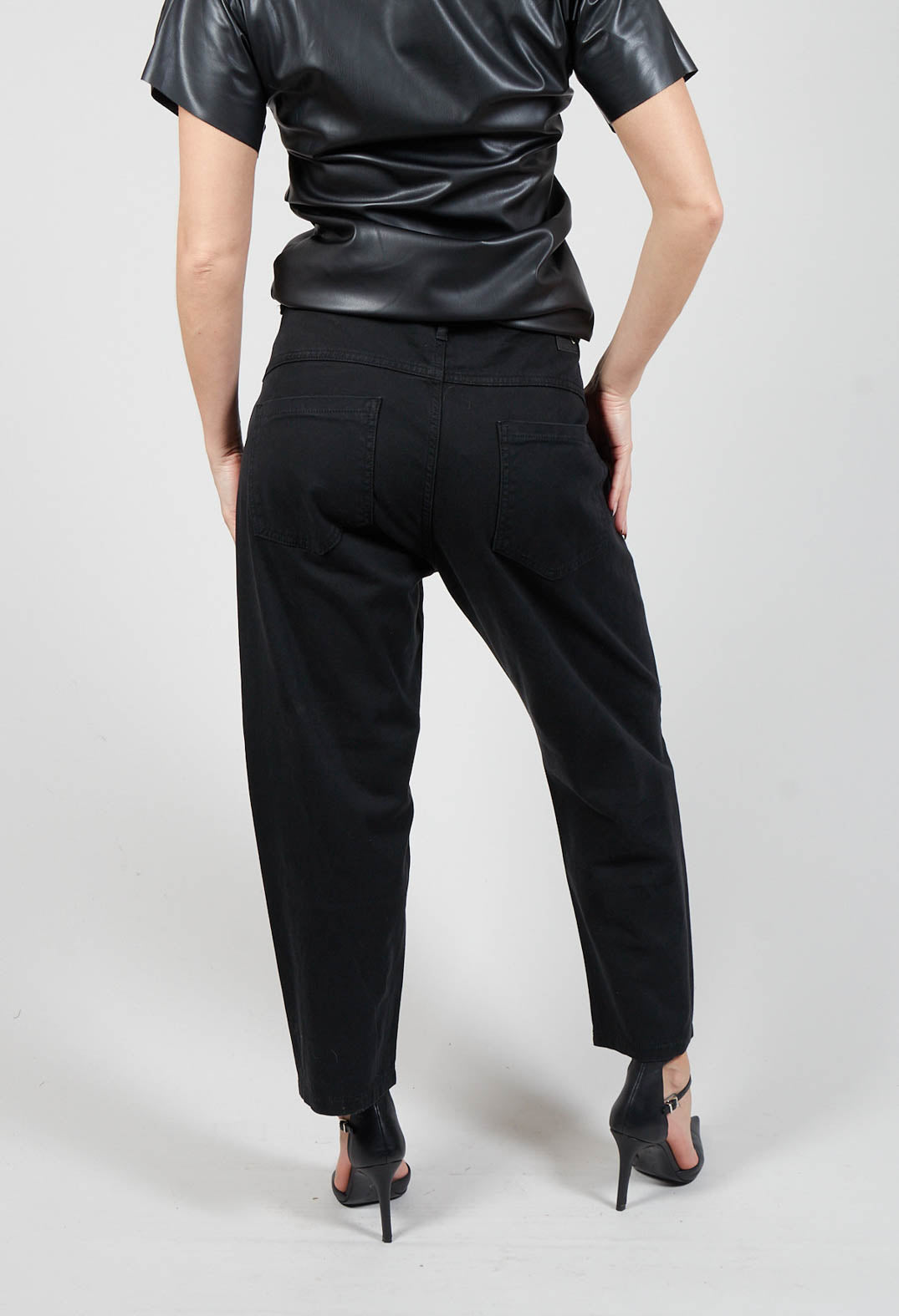 Straight Leg Jeans in Black