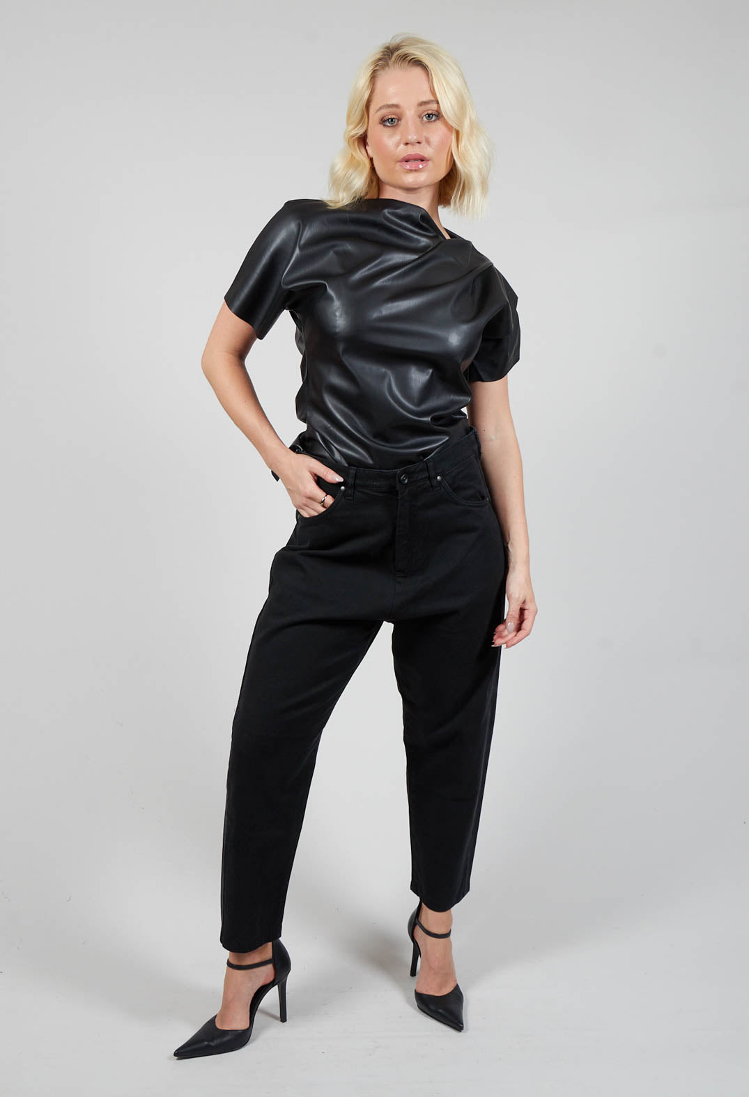 Straight Leg Jeans in Black