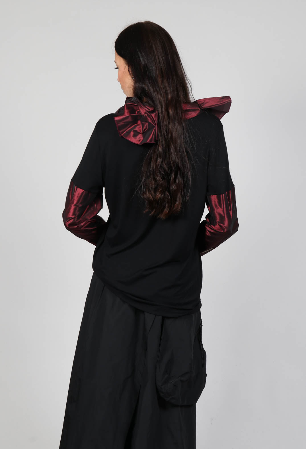Jersey Top with Contrasting Sleeves and Neck in Black and Burgundy
