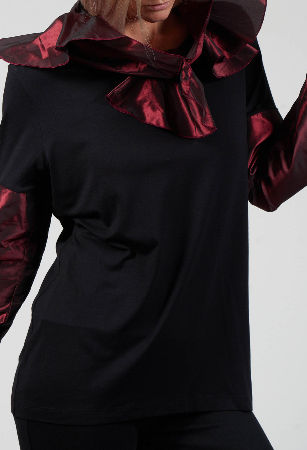 Jersey Top with Contrasting Sleeves and Neck in Black and Burgundy