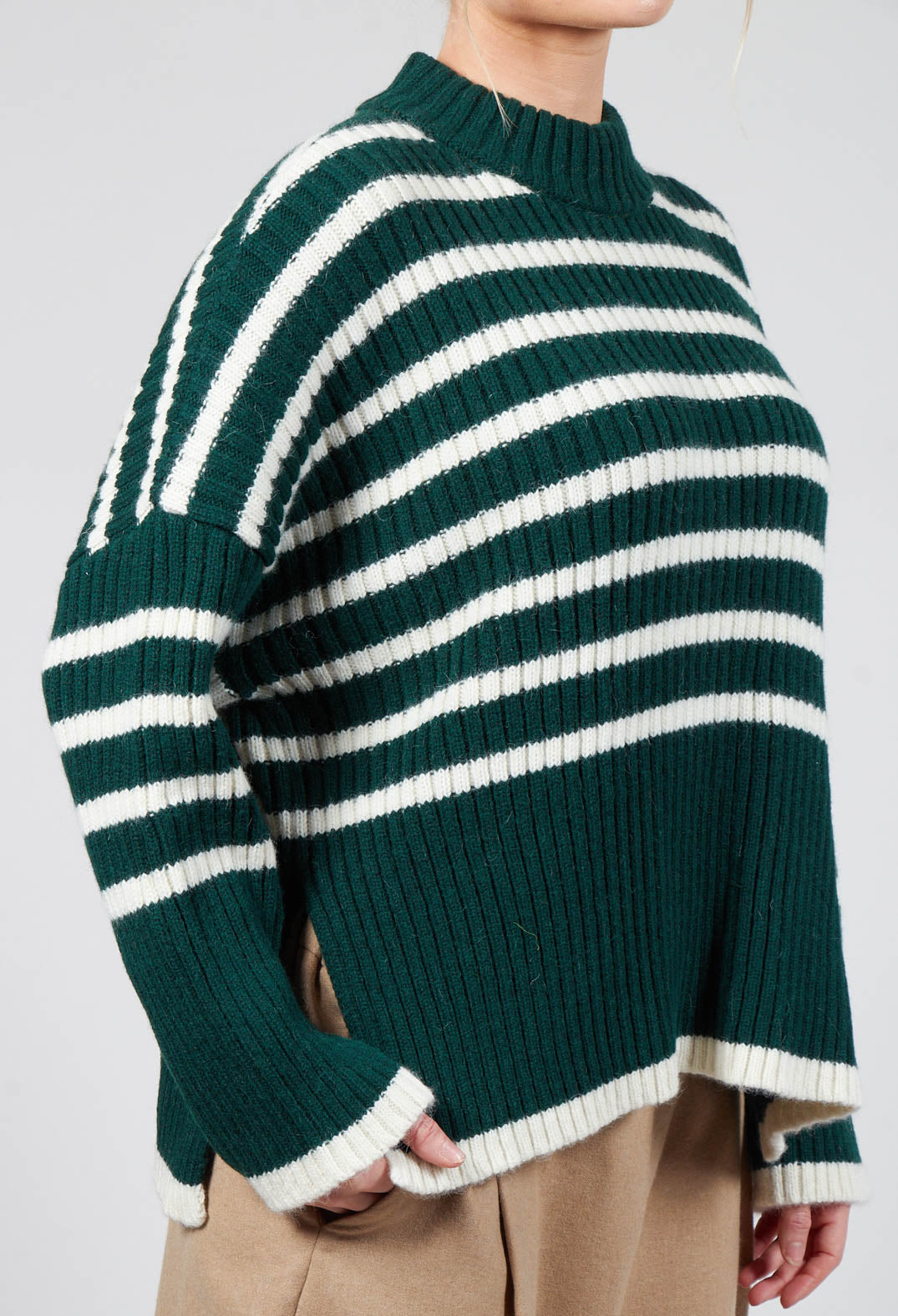 Oversized Pull with Green and Ecru Stripes