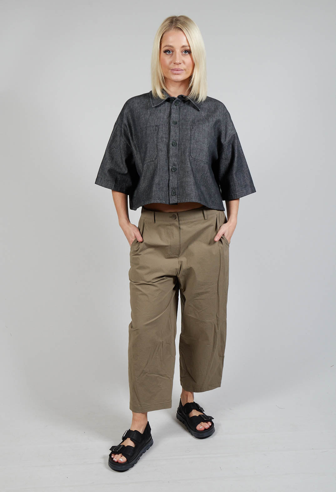 Balloon Leg Cropped Trousers in Brown