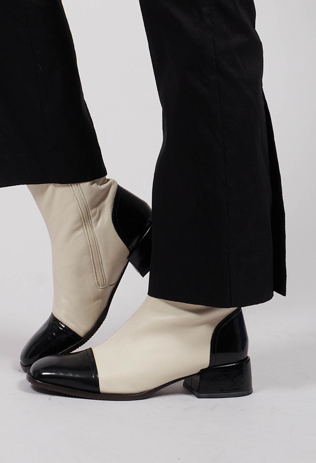 Zerain Low Heel Boots in Rice Maserati Negro