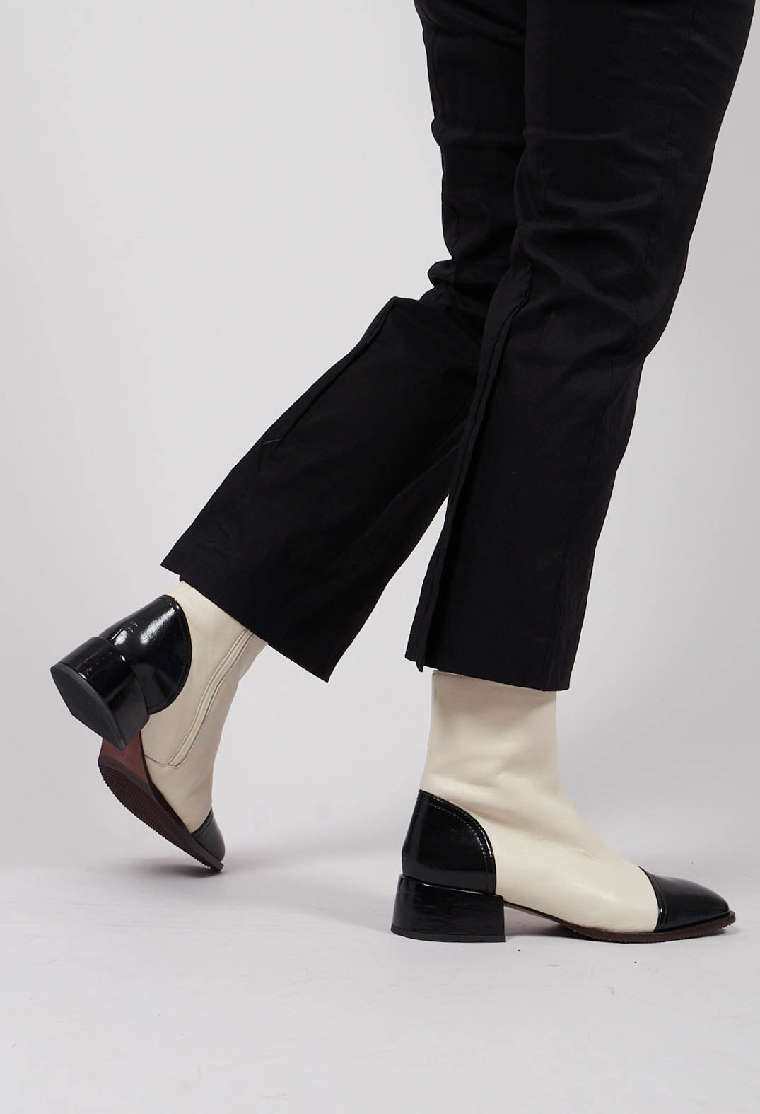 Zerain Low Heel Boots in Rice Maserati Negro