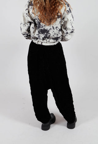 Besitzkraft Trousers in Kaviar Black