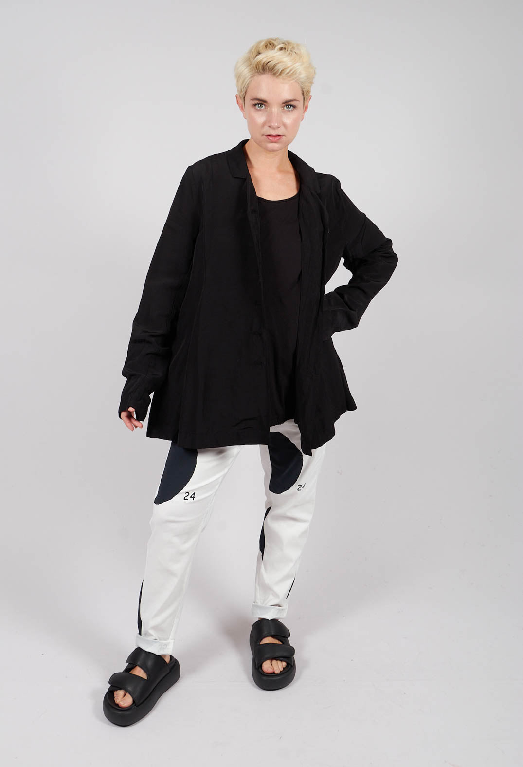 Skinny Fit Trousers with Pockets in Black Print