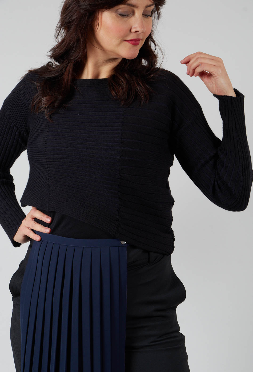 Agnes Jumper in Nero Blu