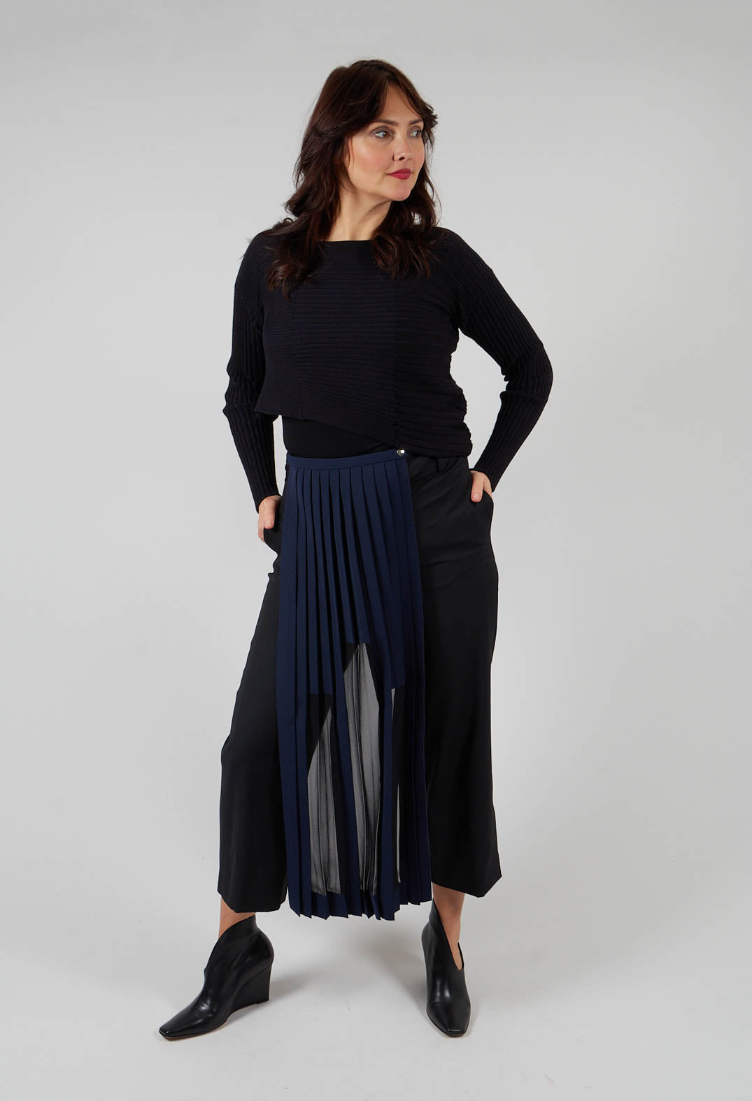 Agnes Jumper in Nero Blu