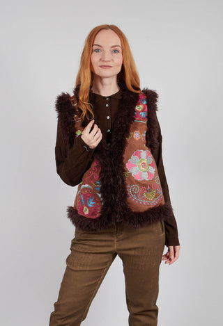 Lavina Gillet in Marron