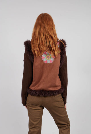 Lavina Gillet in Marron