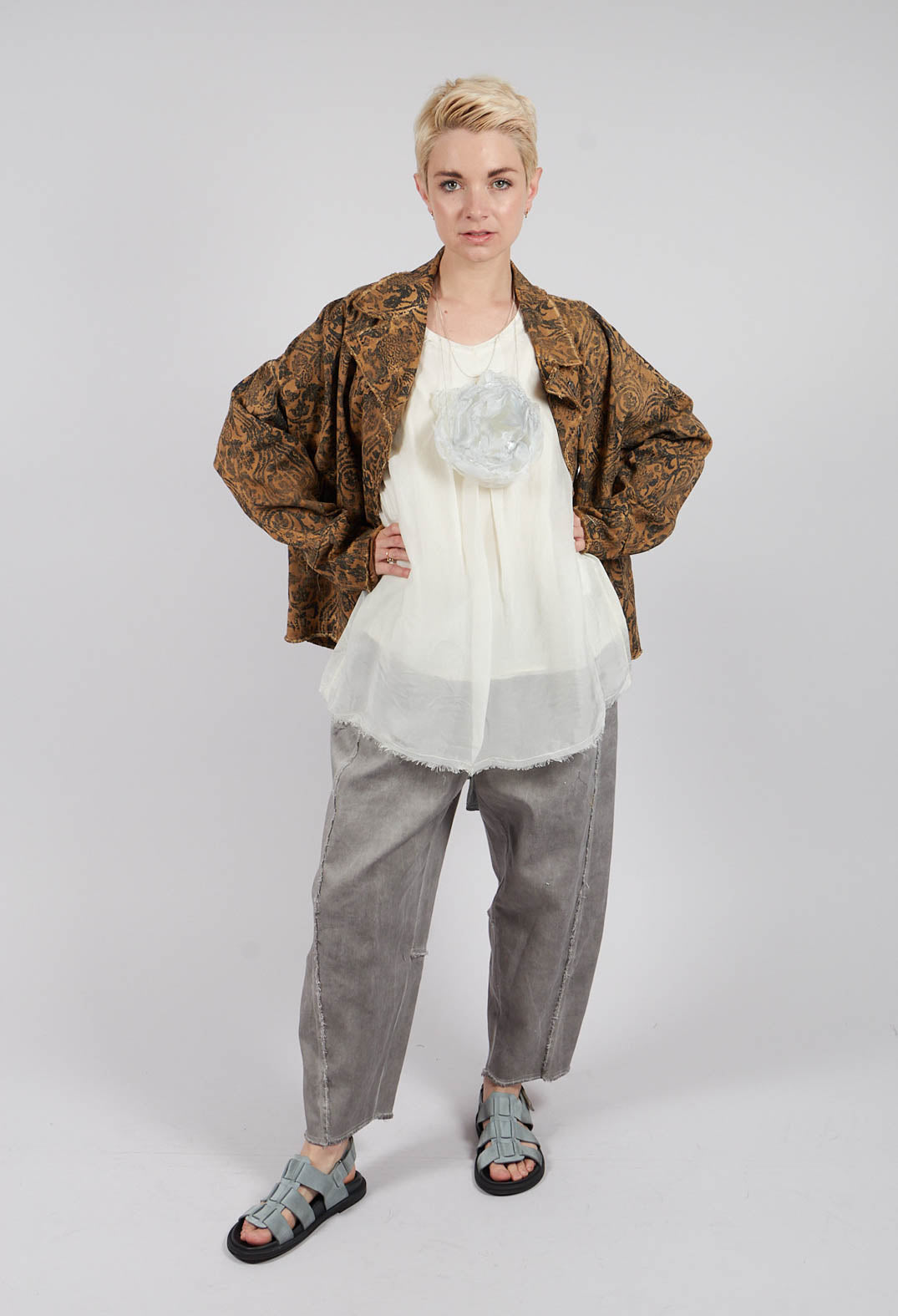 Relaxed Tapered Leg Trousers in Grey Shadow
