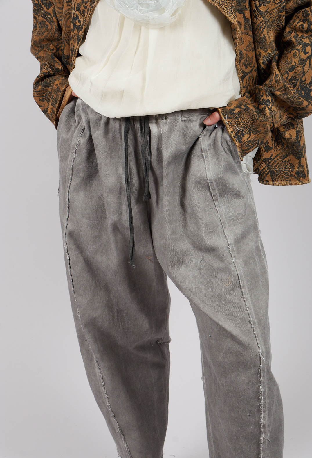 Relaxed Tapered Leg Trousers in Grey Shadow