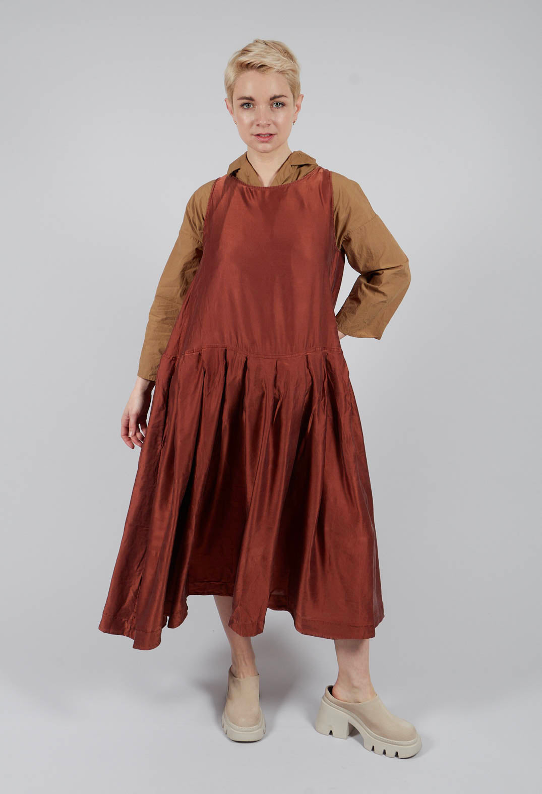 Sleeveless Pleated Dress SC in Coral