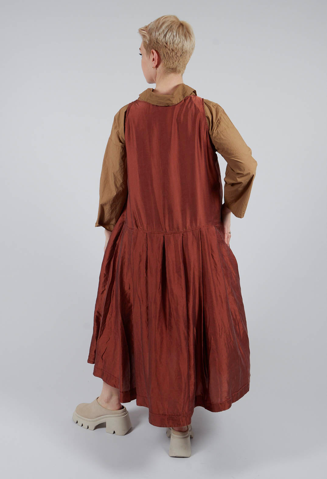 Sleeveless Pleated Dress SC in Coral