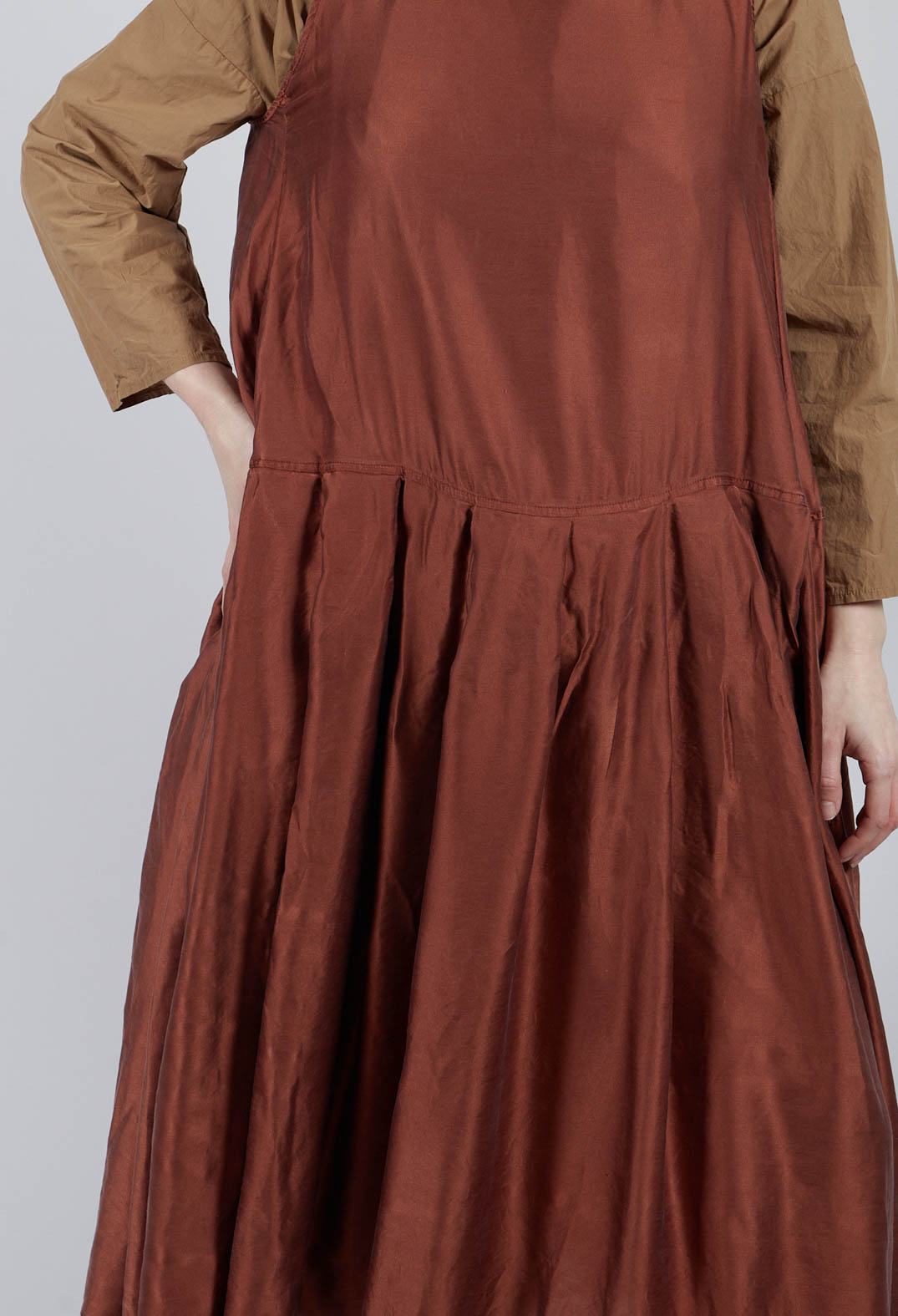 Sleeveless Pleated Dress SC in Coral