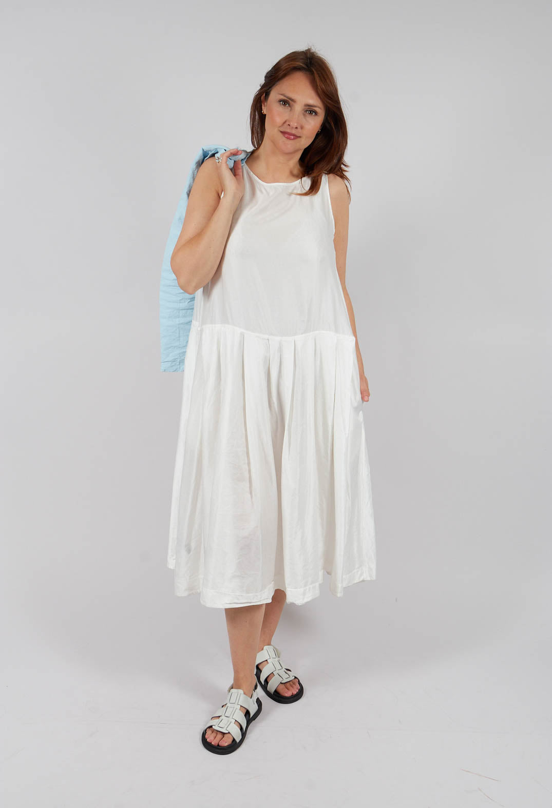 Sleeveless Pleated Dress SC in Milk