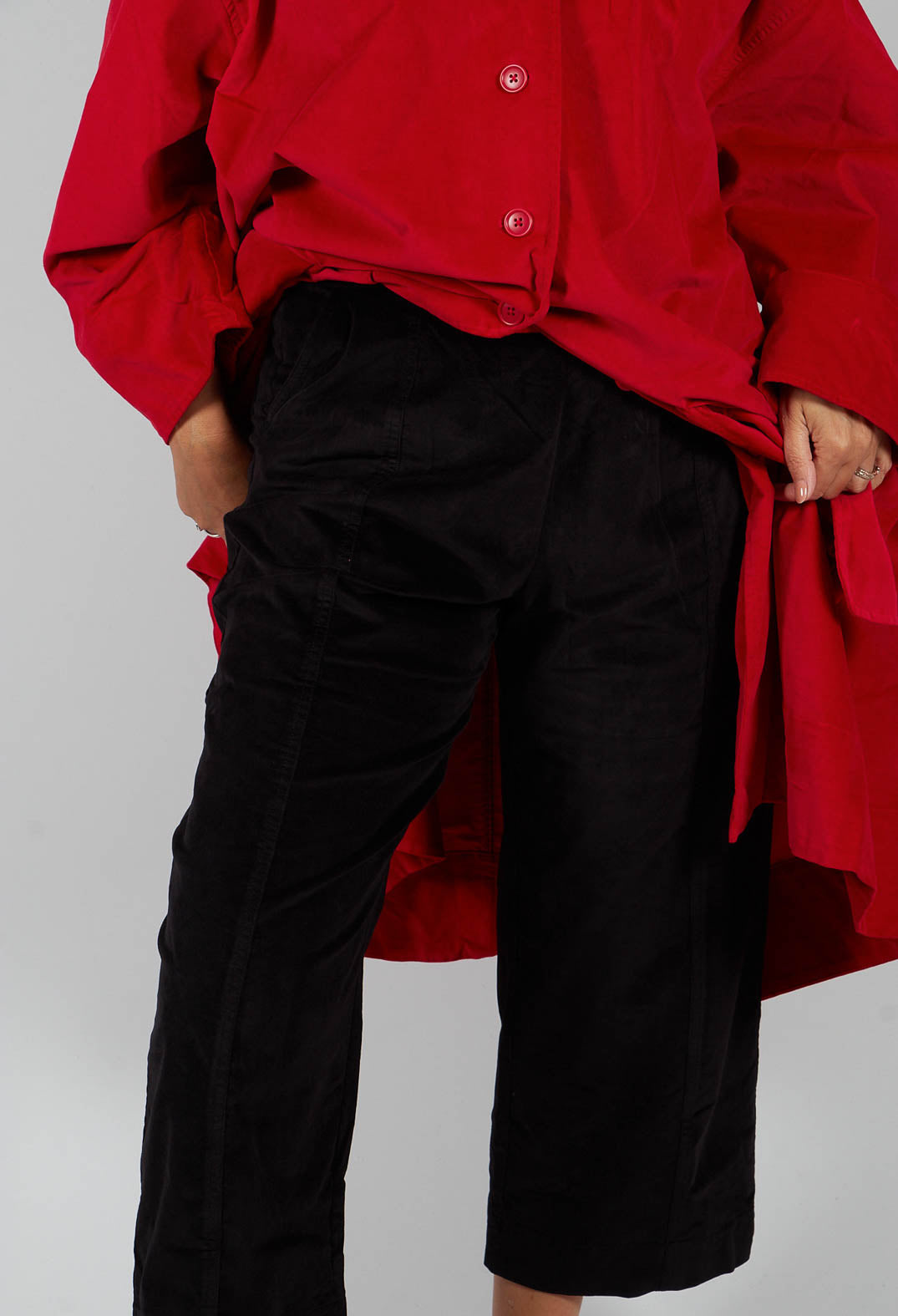 Cropped Pull On Trousers in Black - 3230102