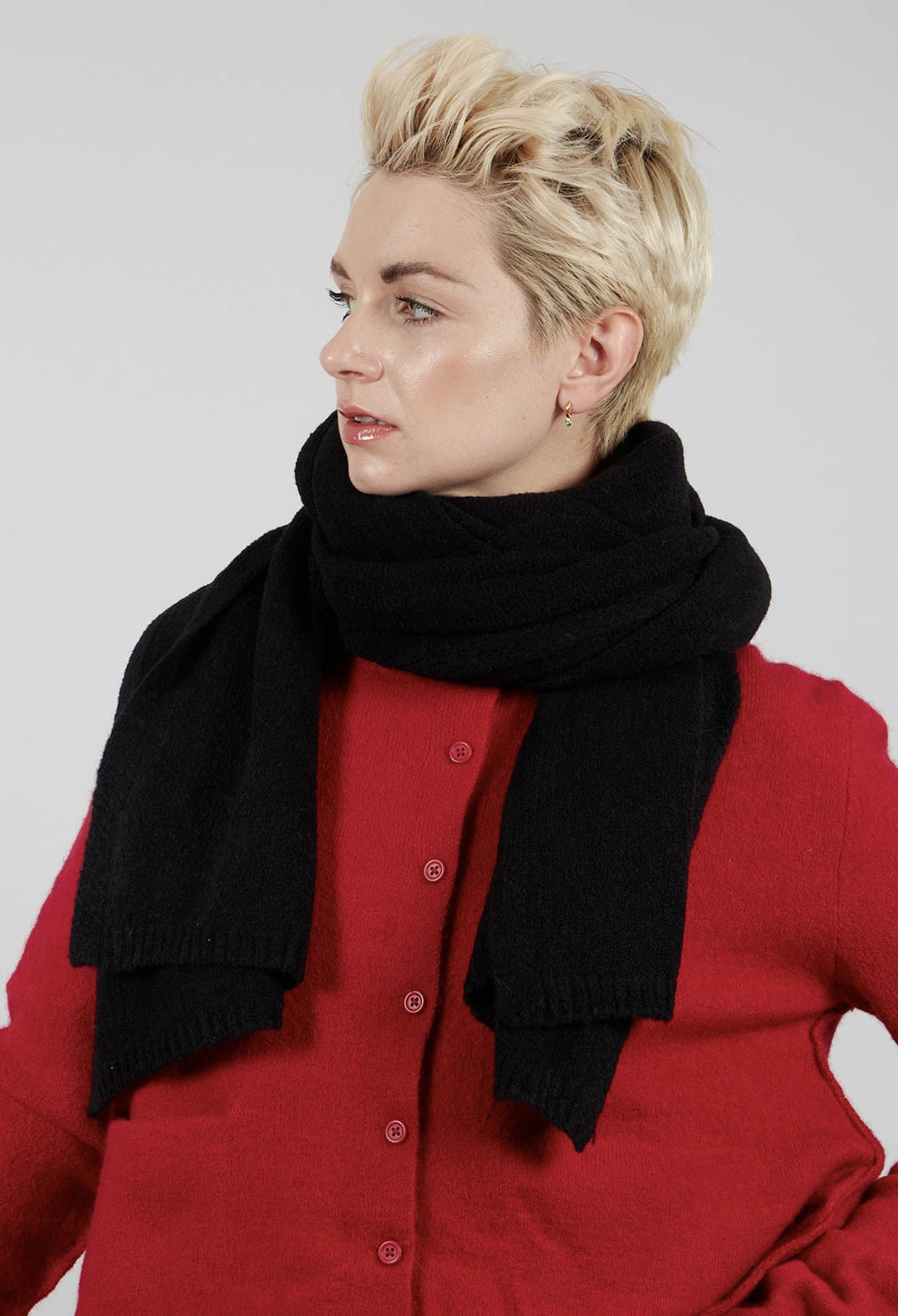 Oversized Knitted Scarf in Black - 3317705