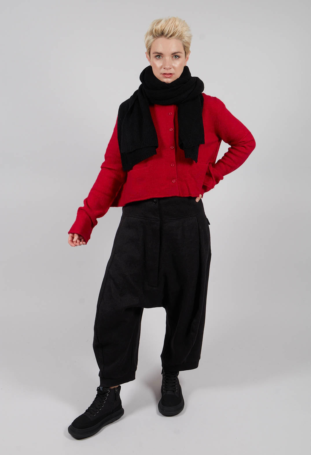 Oversized Knitted Scarf in Black - 3317705