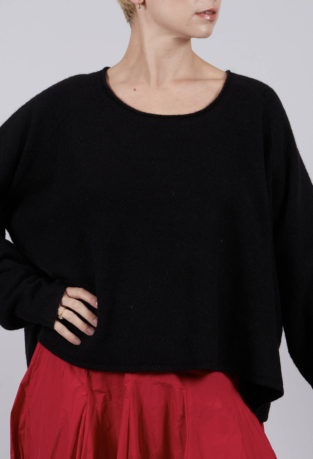 Cropped Crew Neck Jumper in Black - 3320703