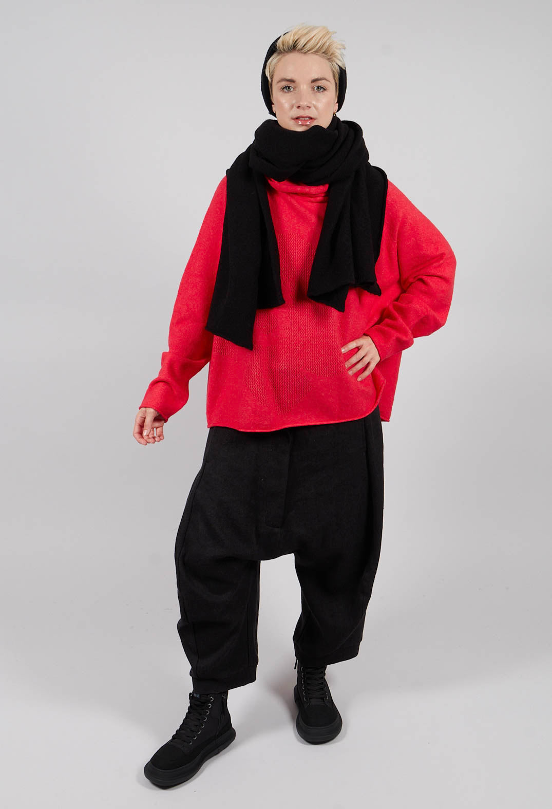 Knitted Scarf in Black - 3327706