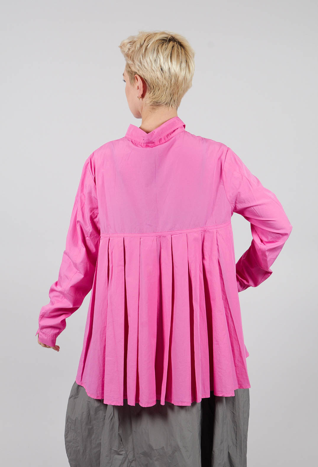 Cotton Shirt with Pleated Back in Lily - 3350403