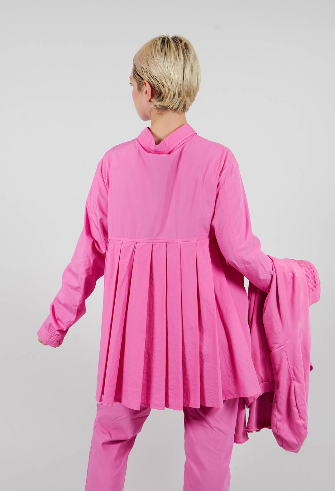 Cotton Shirt with Pleated Back in Lily - 3350403