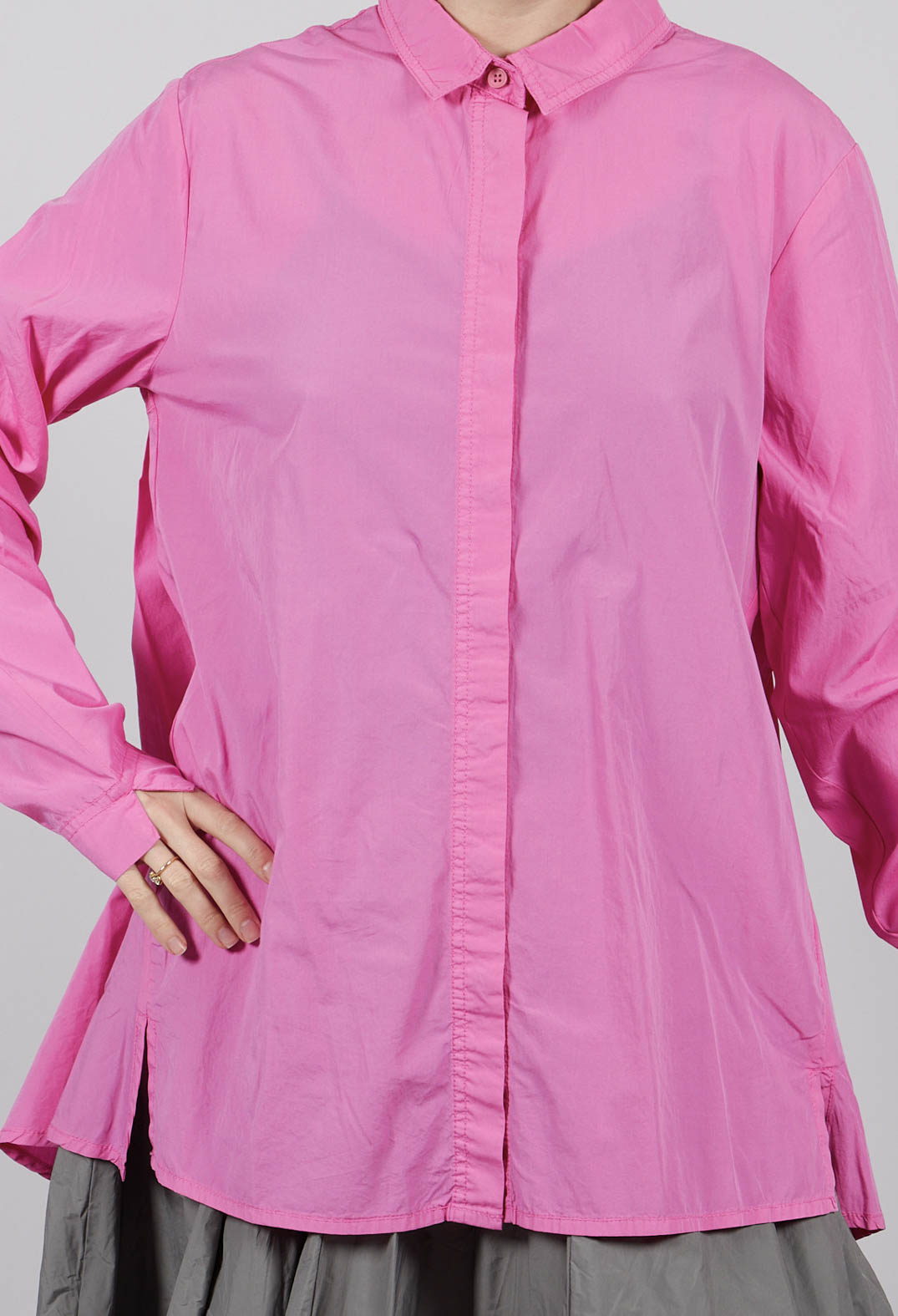 Cotton Shirt with Pleated Back in Lily - 3350403
