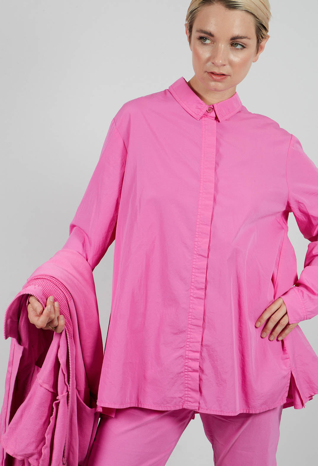 Cotton Shirt with Pleated Back in Lily - 3350403