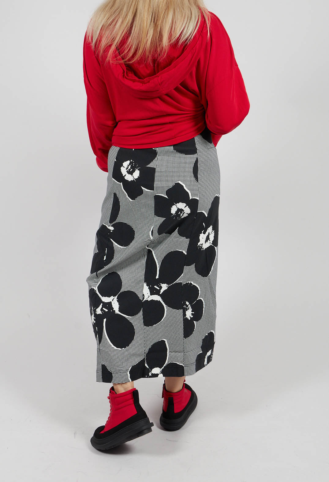 Longline Pencil Skirt in Black Off White Print - 3440301