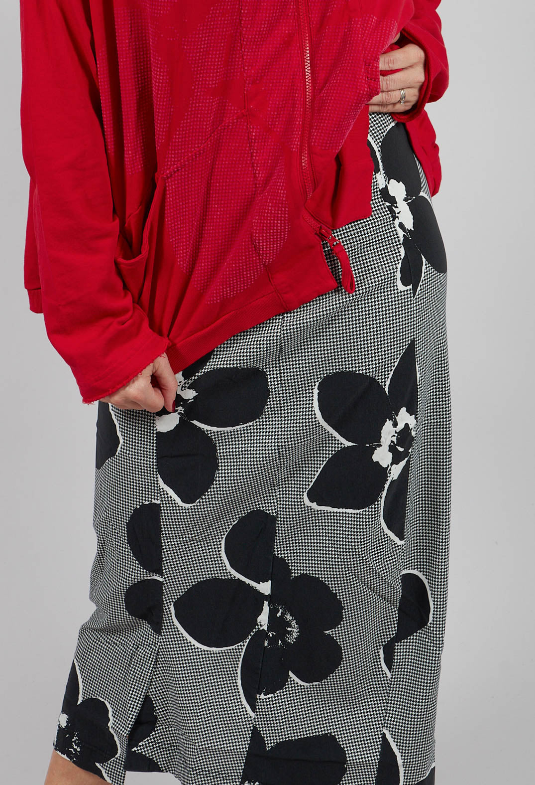 Longline Pencil Skirt in Black Off White Print - 3440301