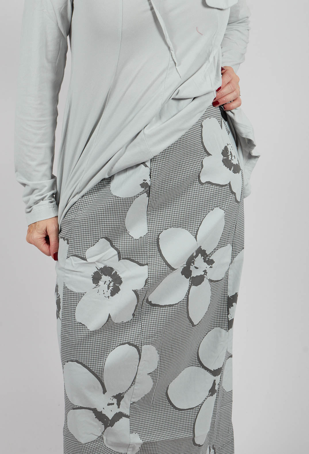 Longline Pencil Skirt in Dark Grey Print - 3440301