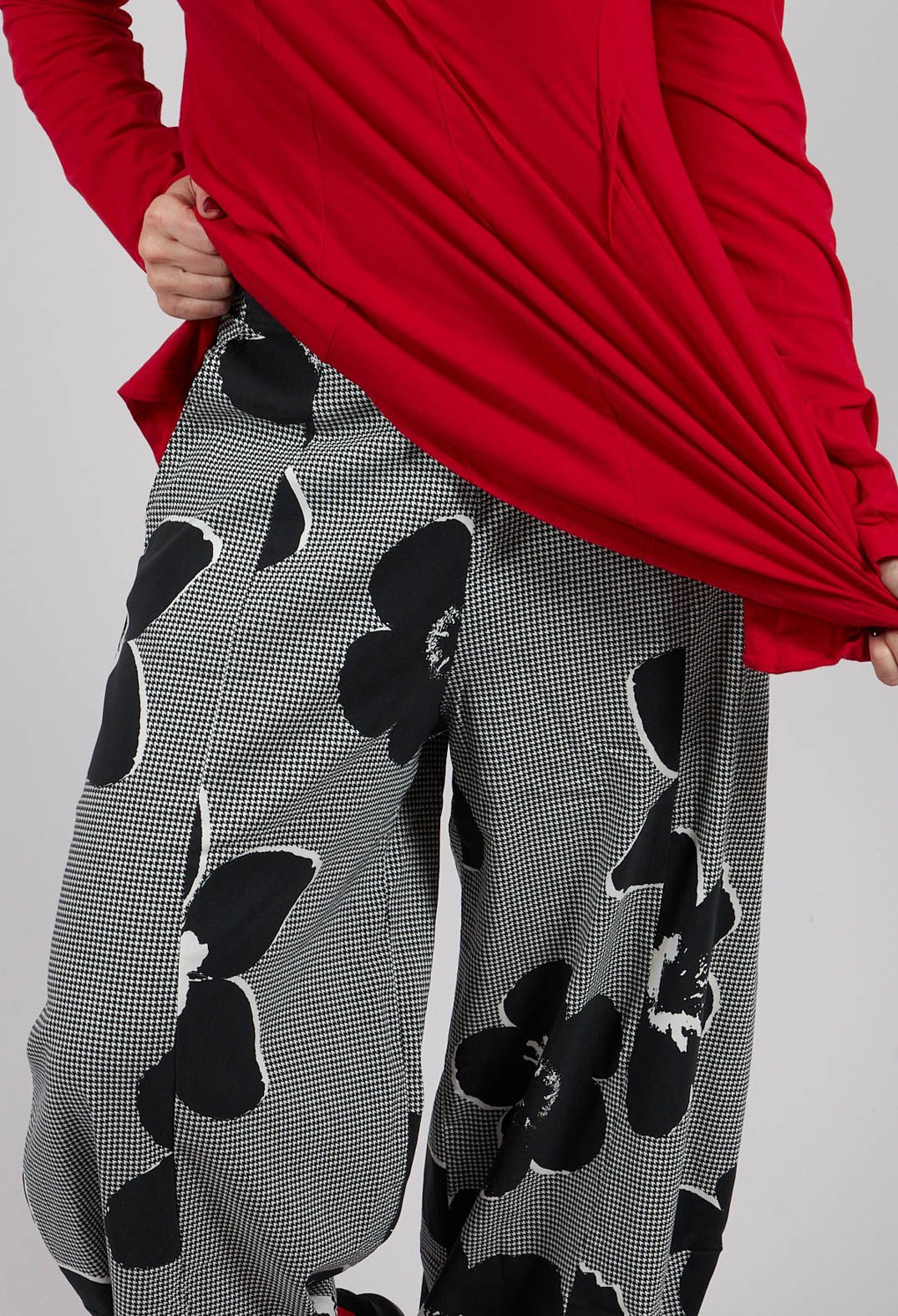 Pull On Balloon Leg Trousers in Black Off White Print - 3440110