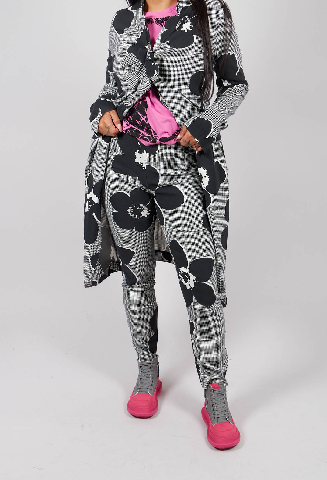 Pull On Skinny Fit Trousers in Black Off White Print - 3440112