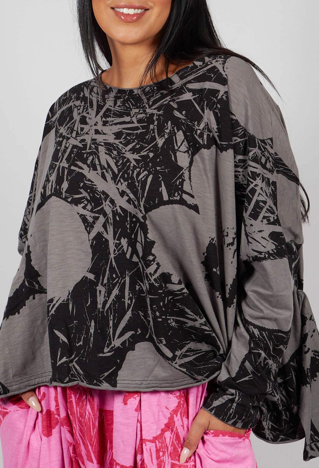 Long Sleeve T-Shirt in Black Print - 3640501