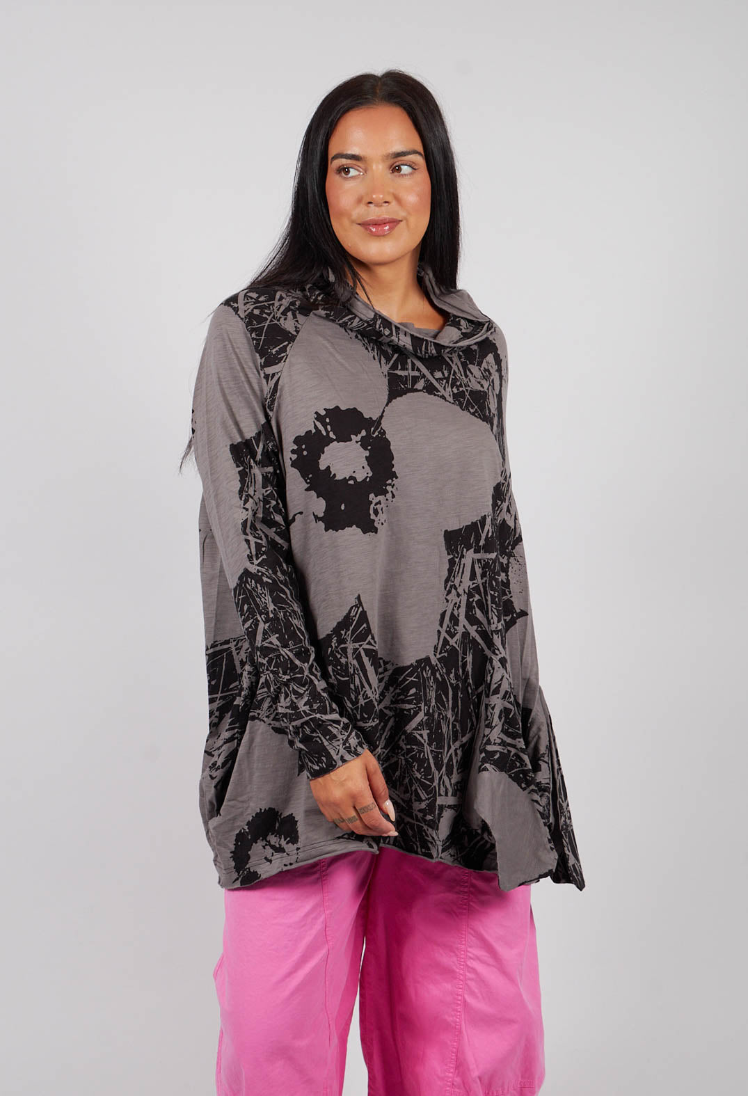 Longline Top with Feature Pocket in Black Print - 3640502