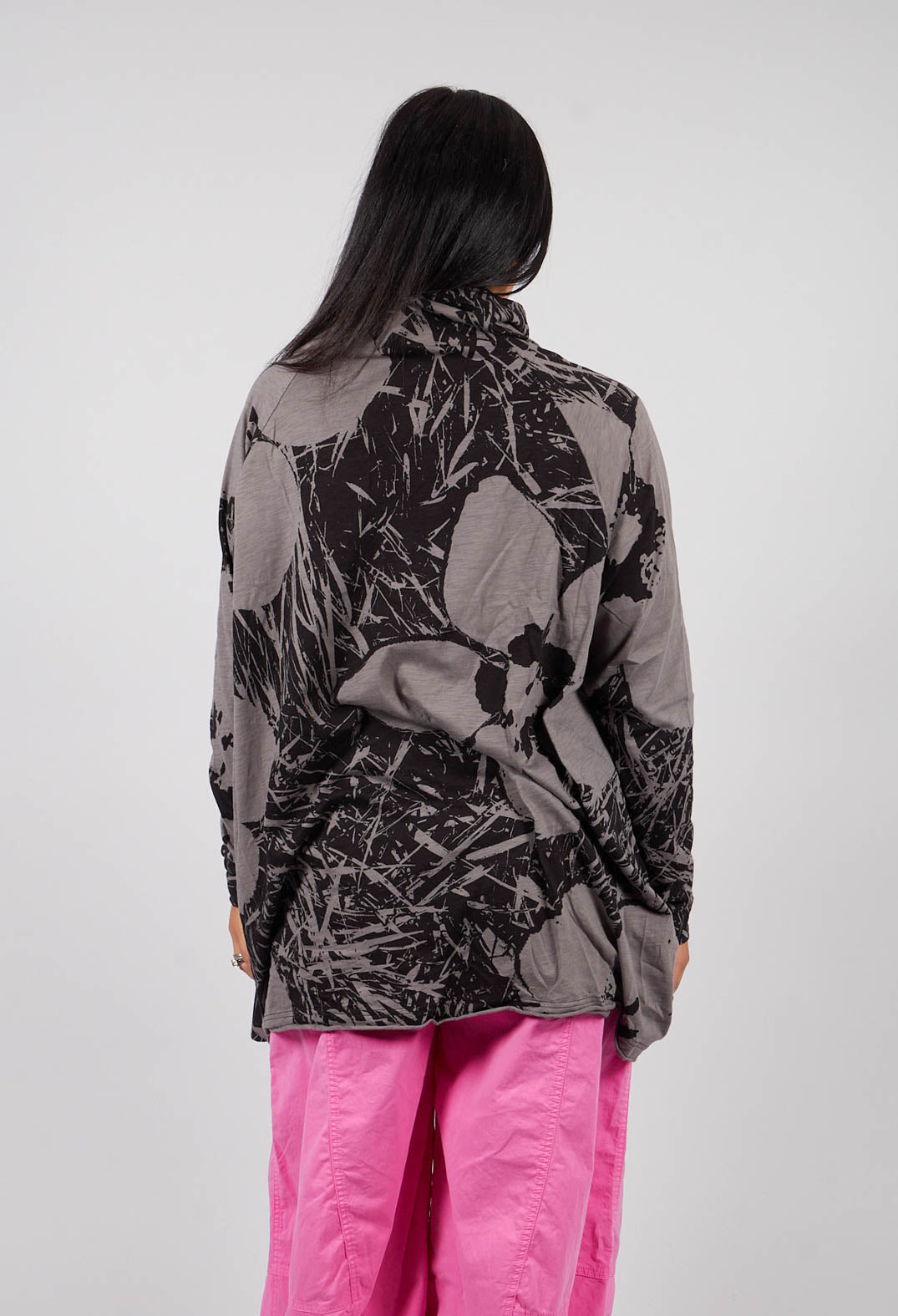 Longline Top with Feature Pocket in Black Print - 3640502