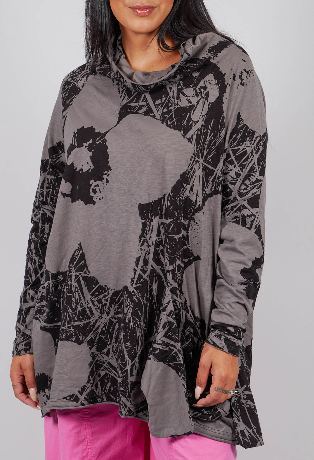 Longline Top with Feature Pocket in Black Print - 3640502