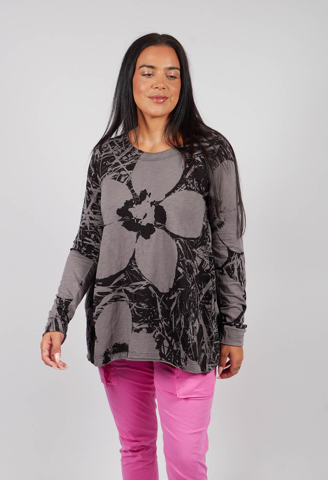 Long Sleeve T-Shirt with Flared Hem in Black Print - 3640506
