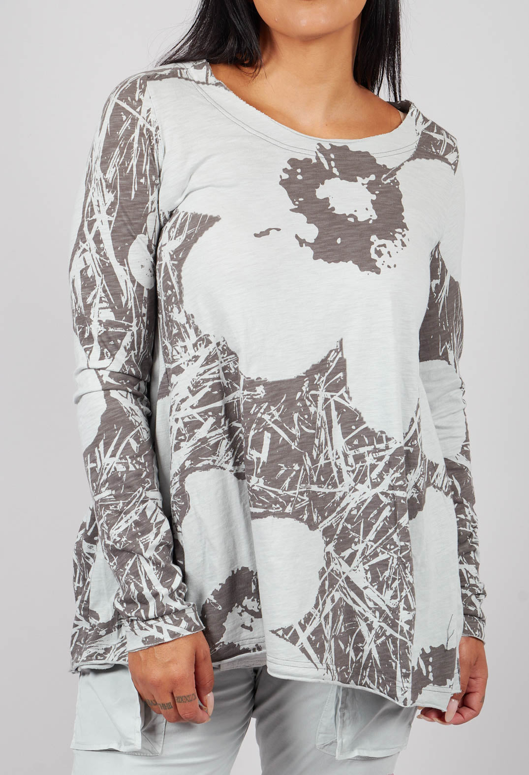 Long Sleeve T-Shirt with Flared Hem in Dark Grey Print - 3640506