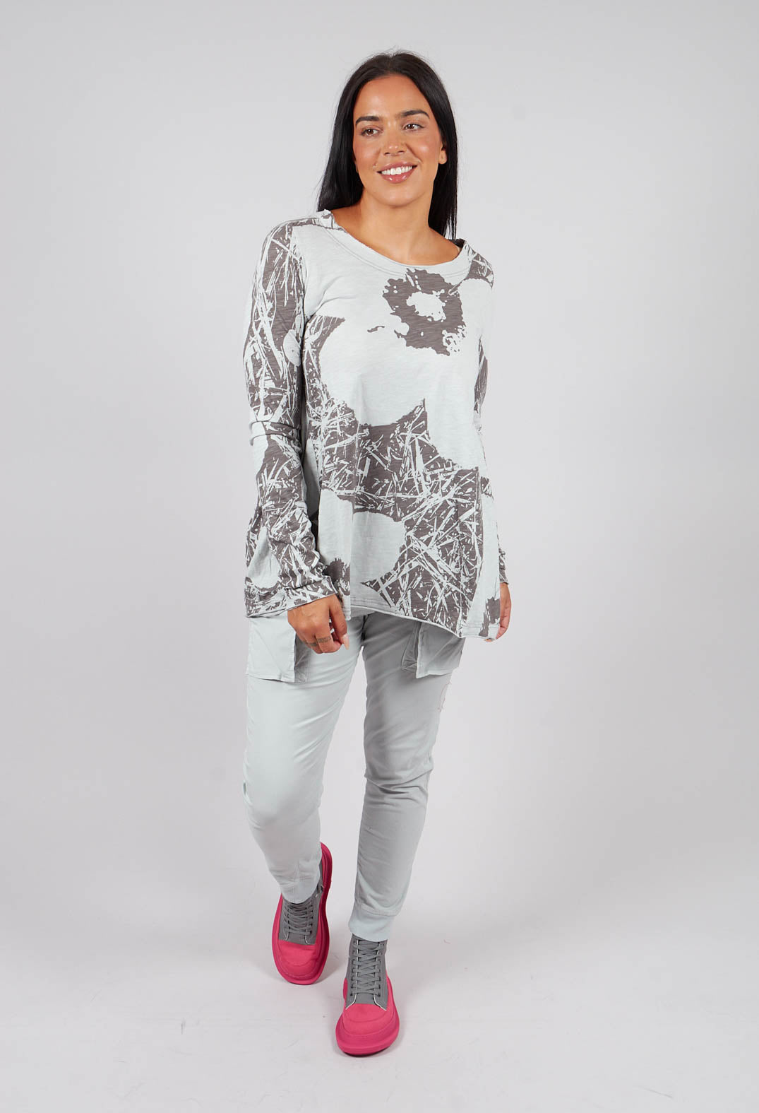 Long Sleeve T-Shirt with Flared Hem in Dark Grey Print - 3640506