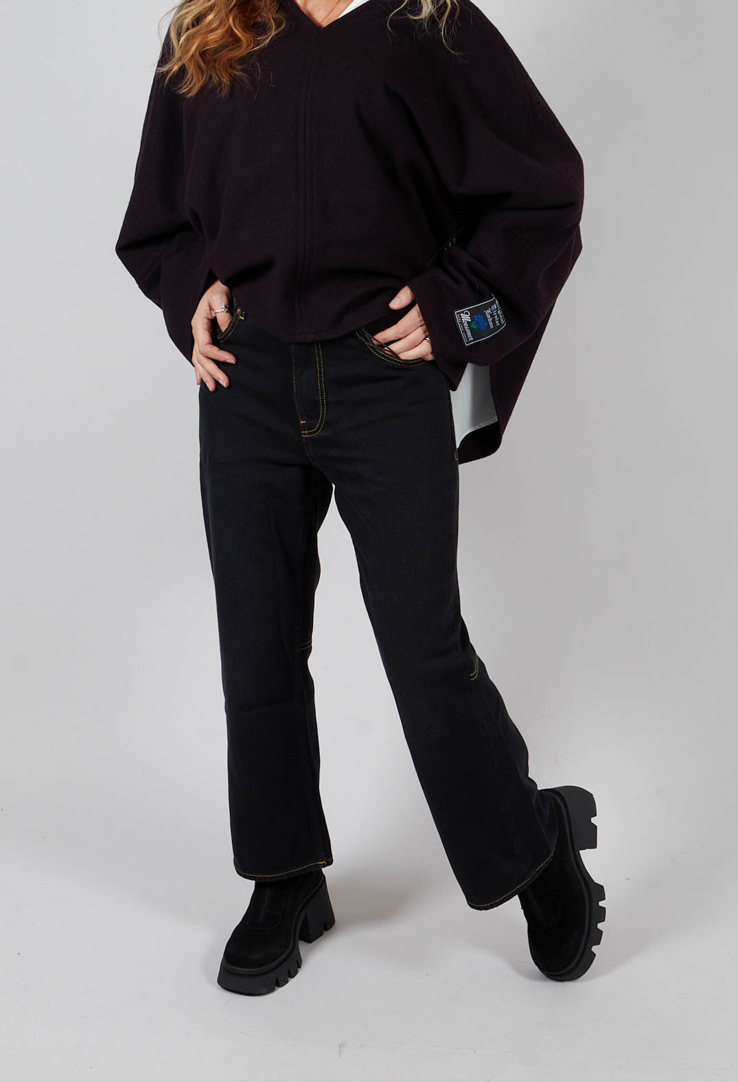 Jasu Trousers in Black